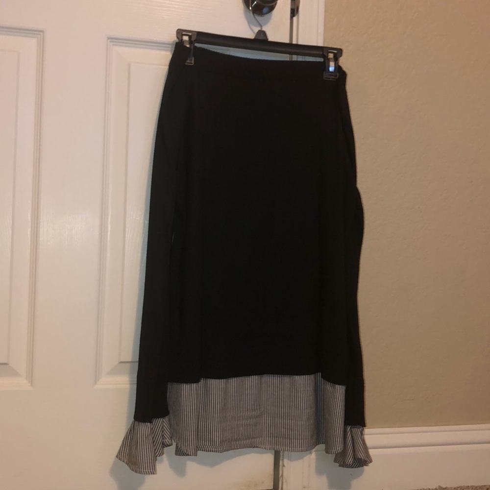 Black blouse with striped bottom and sleeves - Picture 2 of 4